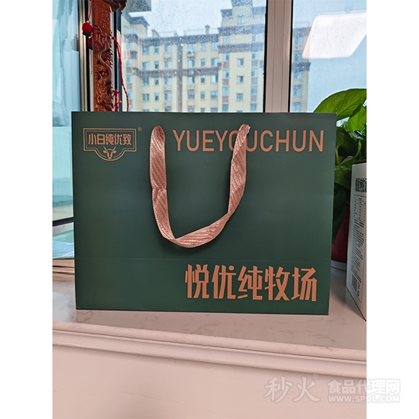 小白纯优致悦优纯牧场坚果乳复合饮品礼盒